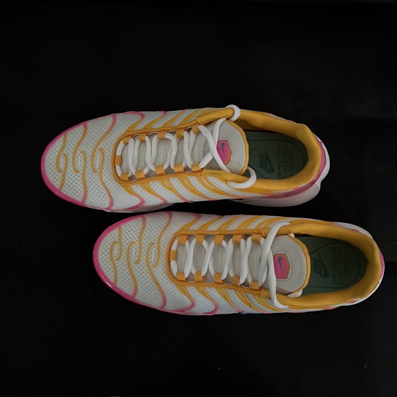 Nike air max plus size 8 color yellow and pink - Picture 2 of 6